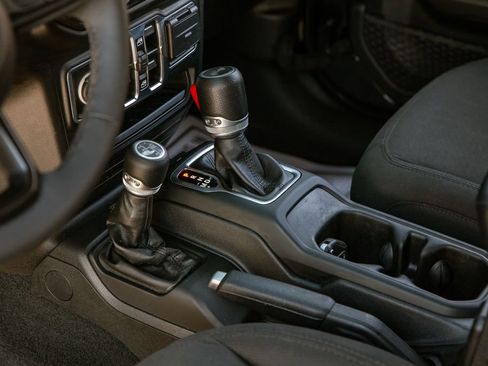 Used 2023 Jeep Wrangler Unlimited w/ Sun & Screen Package AWD/4WD image 14