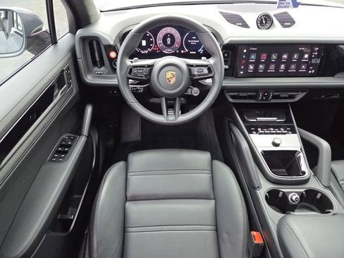 Used 2025 Porsche Cayenne GTS AWD/4WD image 31
