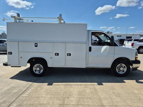 Used 2021 Chevrolet Express 3500 w/ Power Convenience Package RWD image 21