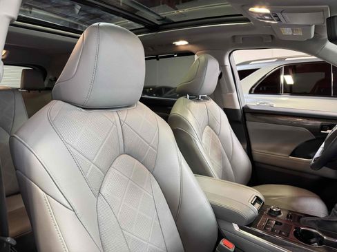 Used 2023 Toyota Highlander Platinum image 33
