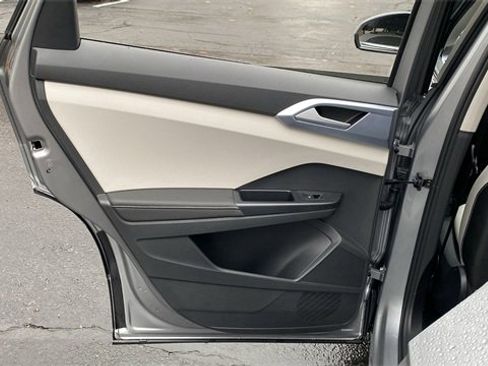 New 2026 Volkswagen Taos SE image 26
