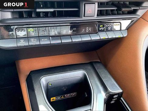 Certified 2025 Toyota Crown Signia AWD/4WD image 36