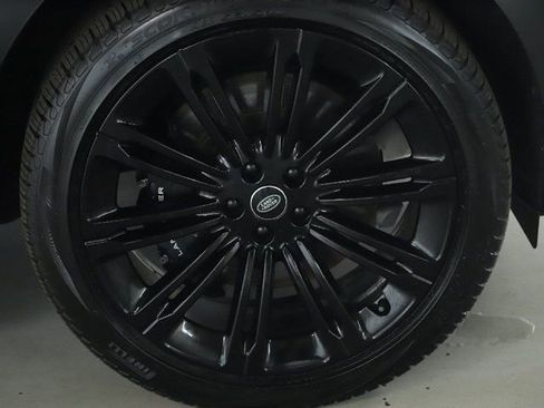 Used 2023 Land Rover Range Rover Long Wheelbase SE image 38