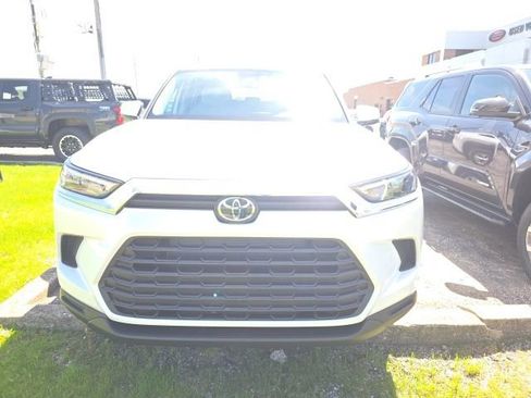 New 2026 Toyota Grand Highlander LE AWD/4WD image 2