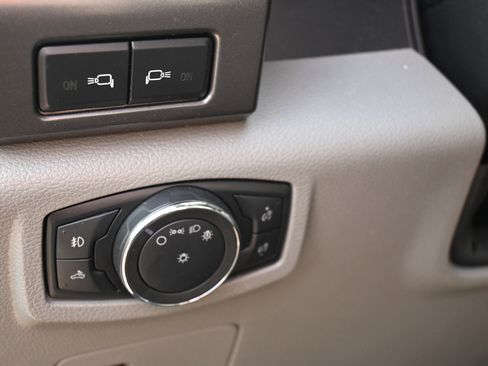 Used 2018 Ford F150 XLT w/ Max Trailer Tow Package image 9