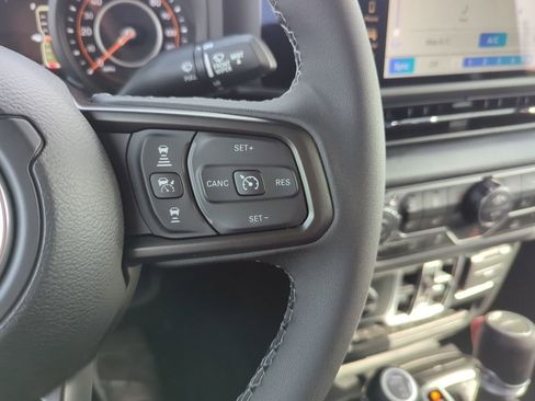 New 2025 Jeep Gladiator Sport image 25