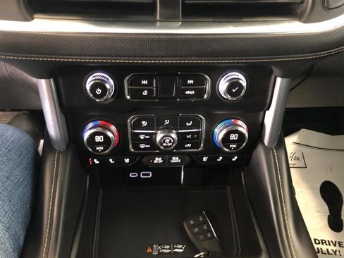 Used 2022 GMC Yukon SLT image 25