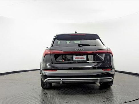 Used 2022 Audi e-tron S Premium Plus image 7