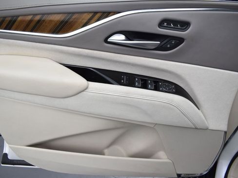 Used 2023 Cadillac Escalade ESV Premium Luxury Platinum w/ Heavy-Duty Trailer Package image 11