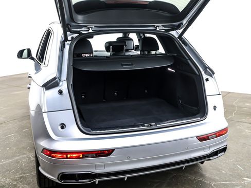 Used 2020 Audi SQ5 Premium Plus w/ Premium Plus Package image 23