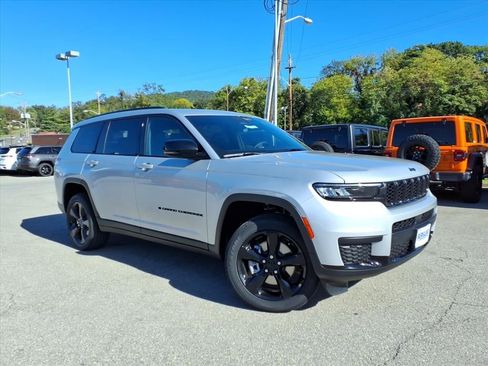 New 2025 Jeep Grand Cherokee L Altitude image 2