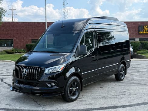 Used 2021 Mercedes-Benz Sprinter 2500 image 3