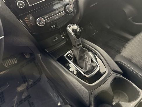 Used 2020 Nissan Rogue SV image 17