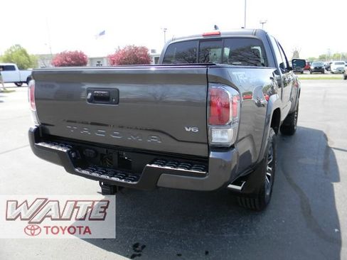 Used 2021 Toyota Tacoma TRD Sport AWD/4WD image 2
