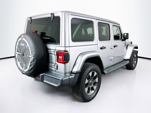 Used 2018 Jeep Wrangler Unlimited Sahara image 9