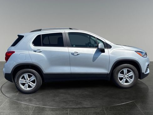 Used 2022 Chevrolet Trax LT w/ LT Convenience Package AWD/4WD image 10