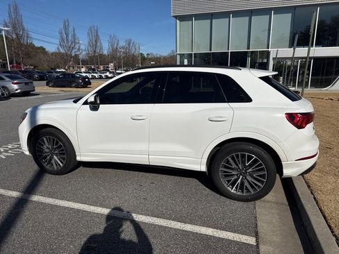 Used 2023 Audi Q3 2.0T Premium image 2