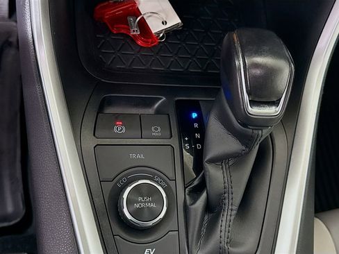 Certified 2022 Toyota RAV4 XLE Premium image 14