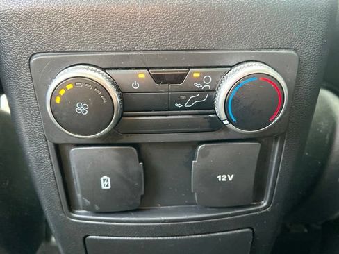 Used 2022 Ford Explorer XLT w/ Equipment Group 202A AWD/4WD image 31