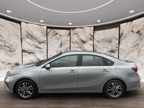 Used 2022 Kia Forte LXS w/ LXS Technology Package image 6