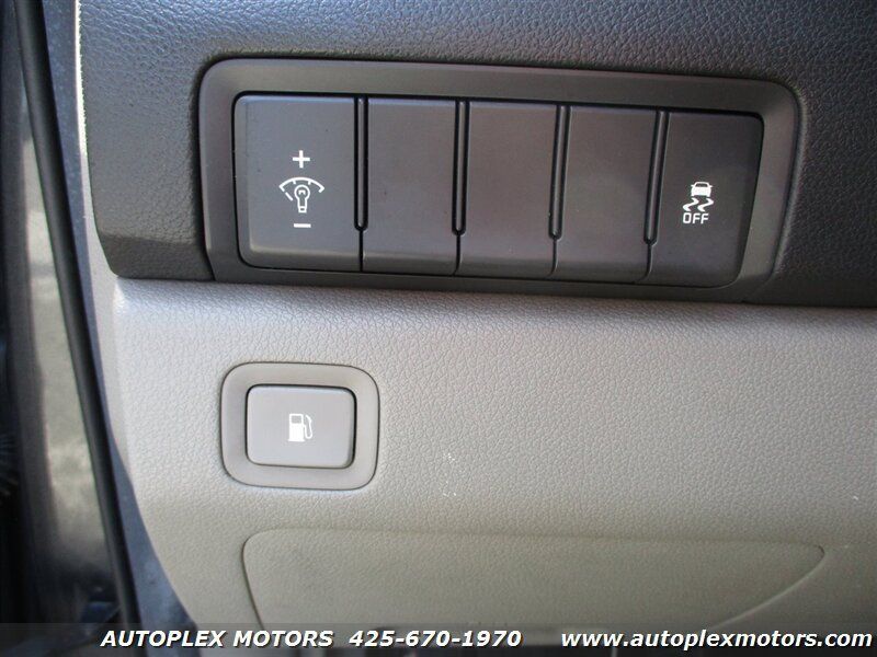 Used 2016 Kia Sedona LX w/ LX Essentials Premium Package FWD image 30