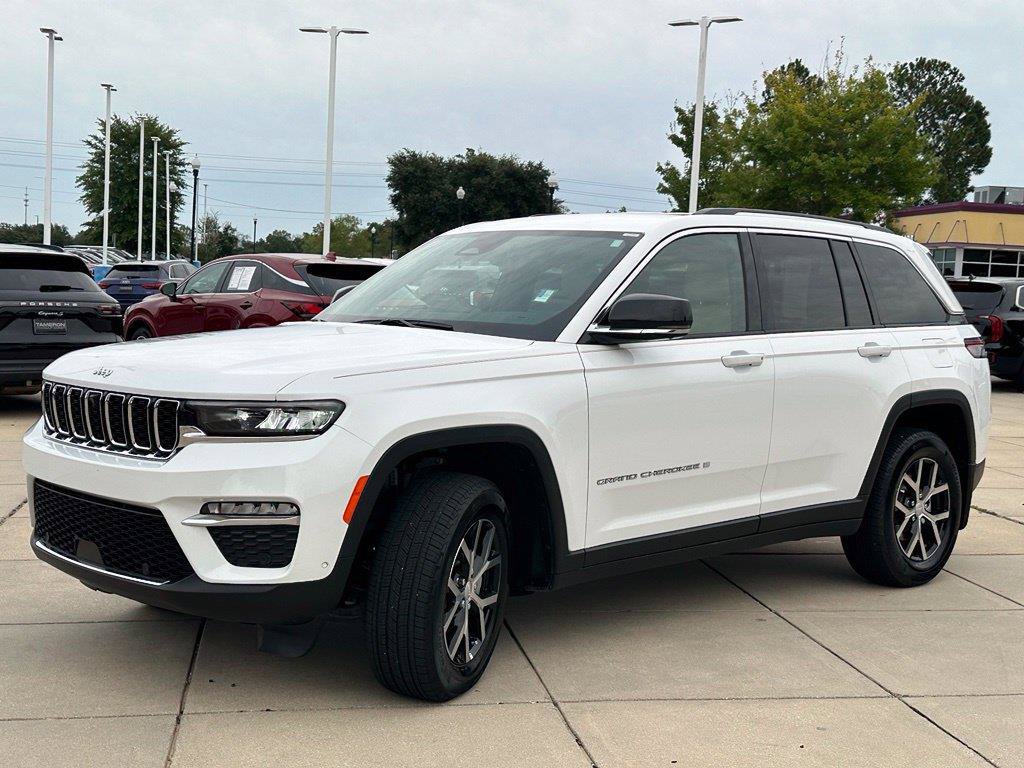 Used 2023 Jeep Grand Cherokee Limited w/ Luxury Tech Group II AWD/4WD image 27