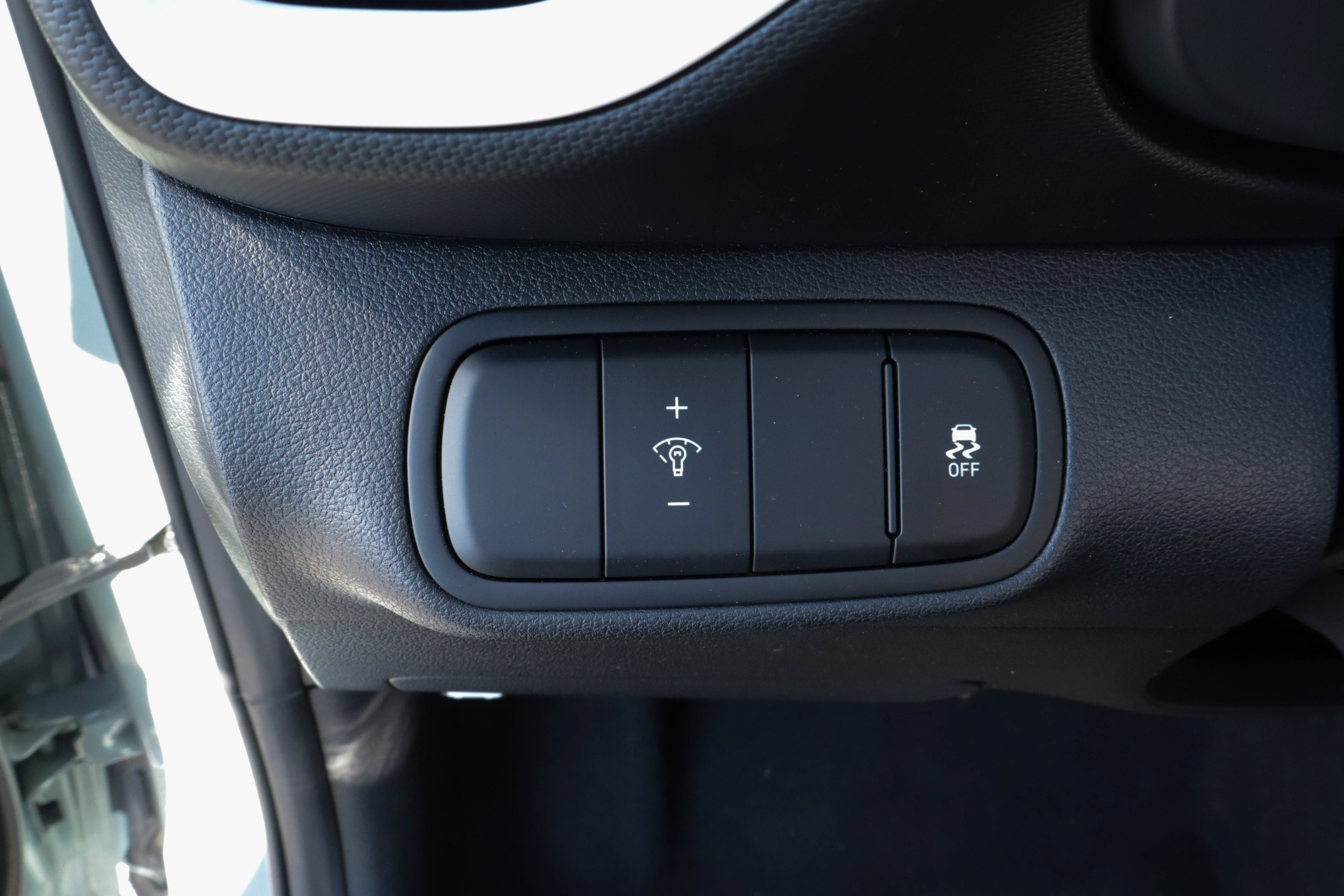 Used 2025 Hyundai Venue Limited FWD image 15