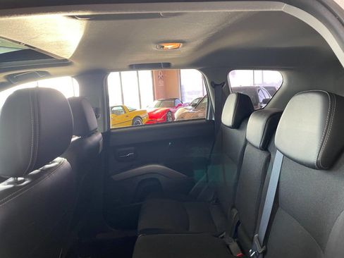 Used 2009 Mitsubishi Outlander SE image 21