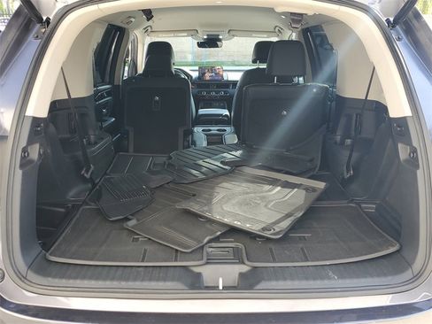 Used 2025 Honda Pilot EX-L image 8