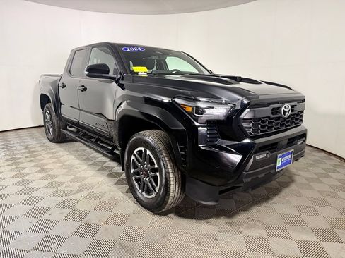 Used 2024 Toyota Tacoma TRD Sport w/ TRD Sport Upgrade Package AWD/4WD image 9