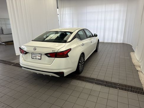 Used 2024 Nissan Altima 2.5 SV FWD image 4