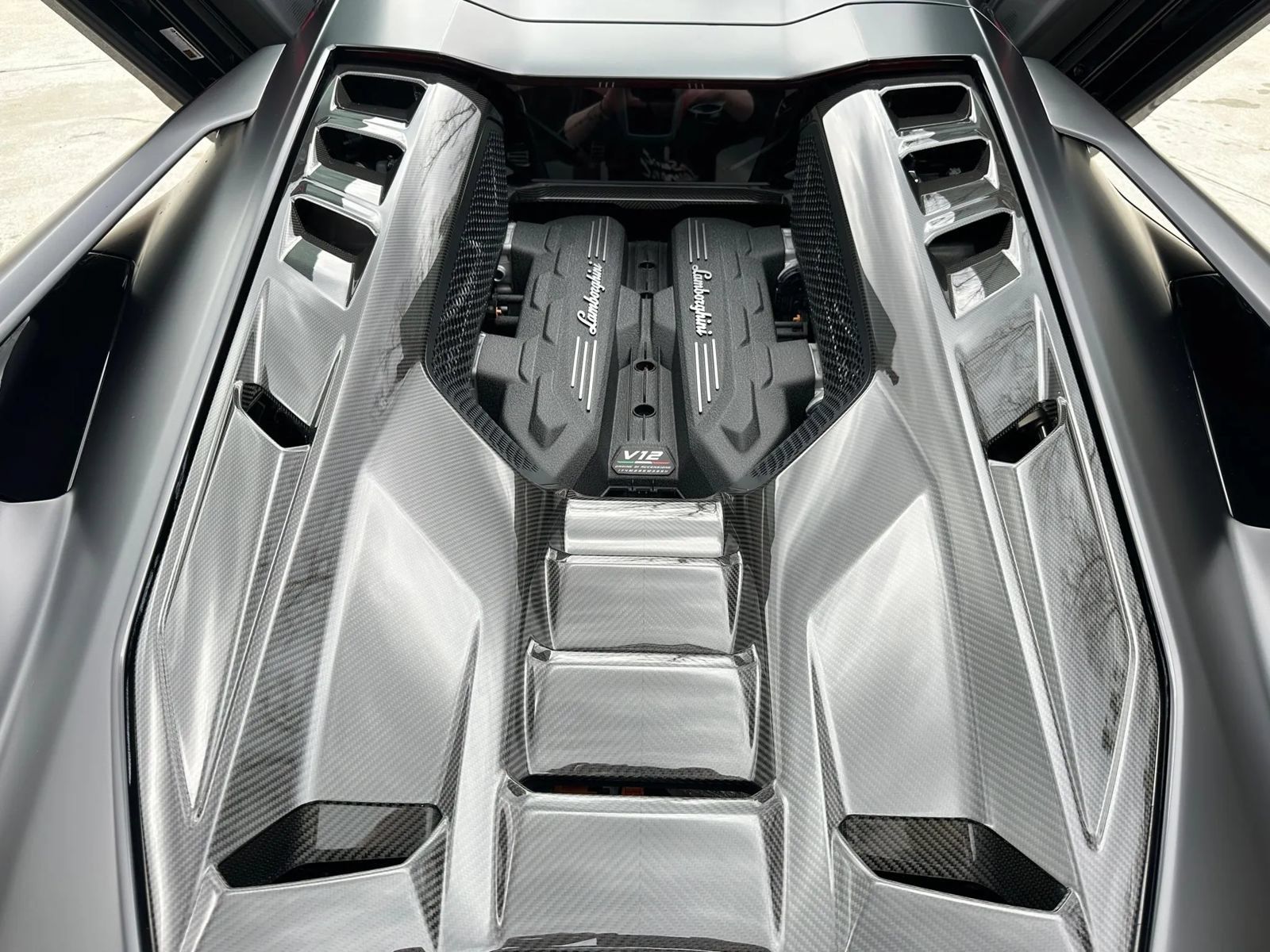 Used 2024 Lamborghini Revuelto AWD/4WD image 16