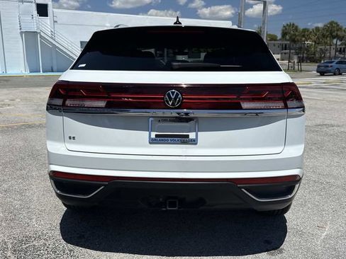 Used 2025 Volkswagen Atlas Cross Sport SE FWD image 4