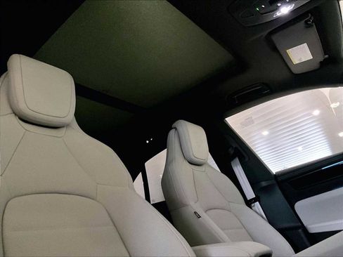 New 2026 Porsche Macan 4 Electric image 22