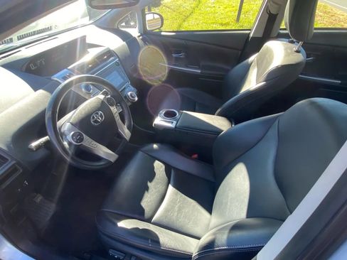 Used 2015 Toyota Prius V Five image 10