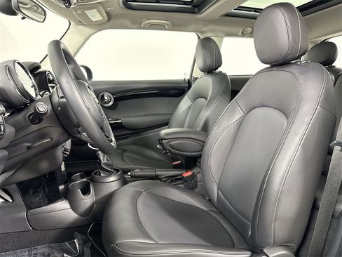 Used 2019 MINI Cooper 2-Door Hardtop image 5
