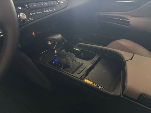 Certified 2025 Lexus ES 350 w/ Premium Package image 18