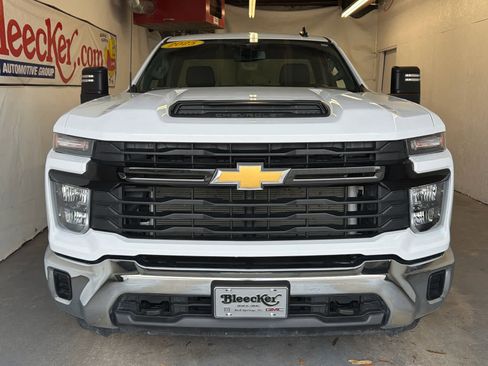 Used 2025 Chevrolet Silverado 2500 W/T w/ WT Convenience Package image 4