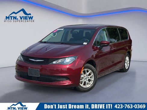 Used 2022 Chrysler Voyager LX FWD image 1