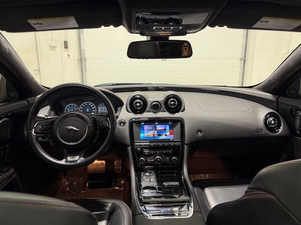 Used 2016 Jaguar XJ RWD image 35