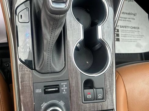Used 2021 Toyota Highlander Platinum AWD/4WD image 32