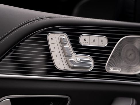 Used 2025 Mercedes-Benz GLS 63 AMG 4MATIC image 61