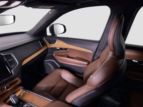 Certified 2023 Volvo XC90 B6 Core w/ Protection Package Premier AWD/4WD image 25