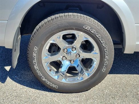 Used 2018 RAM 1500 Laramie image 5