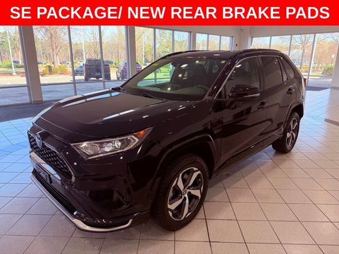 Used 2021 Toyota RAV4 SE image 3