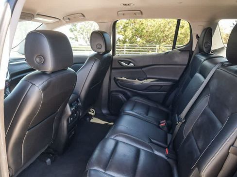 Used 2018 GMC Acadia SLT FWD image 17