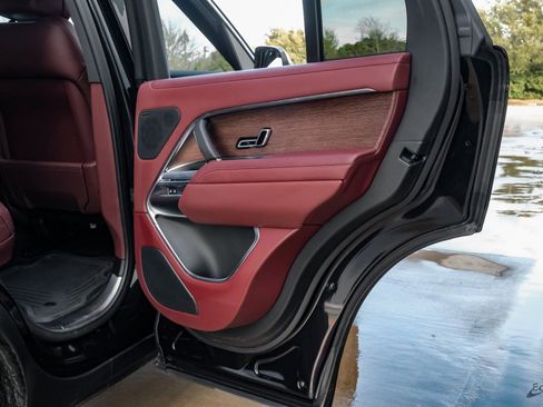 Used 2024 Land Rover Range Rover SE image 97