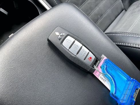 Used 2024 Mitsubishi Outlander SE image 28