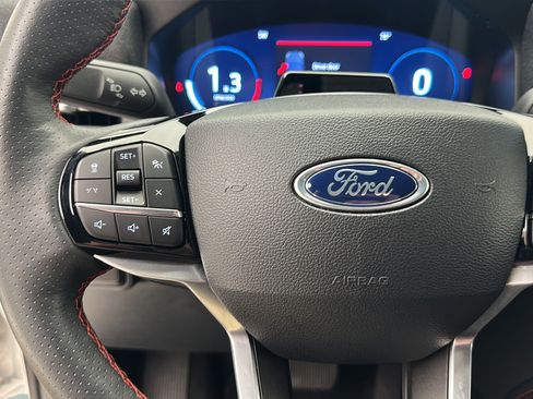Used 2025 Ford Explorer ST-Line w/ ST-Line Street Pack AWD/4WD image 18