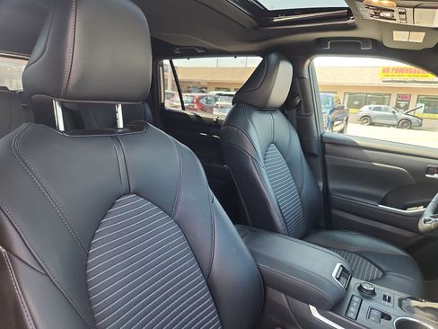 Used 2021 Toyota Highlander XSE AWD/4WD image 35